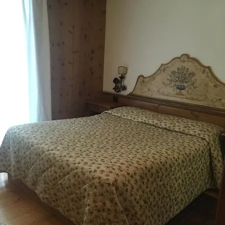 Cortina Отель