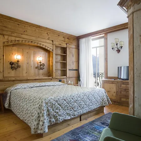 Отель Cortina 4*