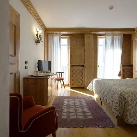 Cortina 4*