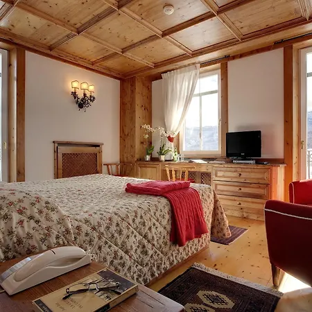 Отель Cortina 4*