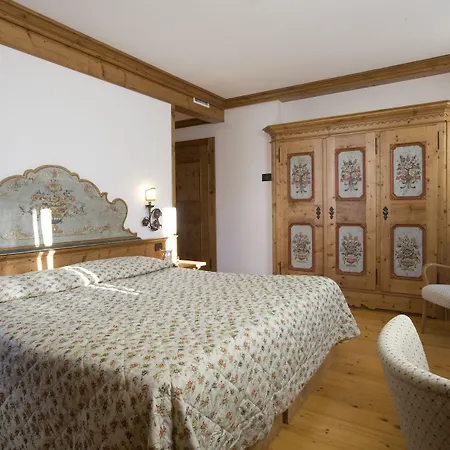 Отель Cortina 4*