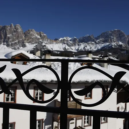 Отель Cortina