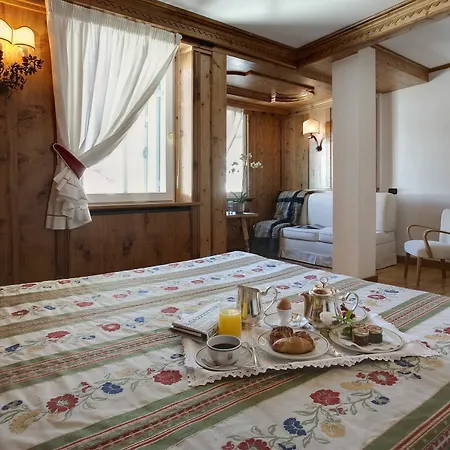 Отель Cortina 4*