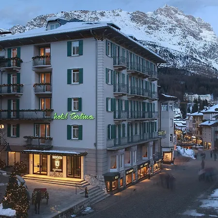 Отель Cortina 4*
